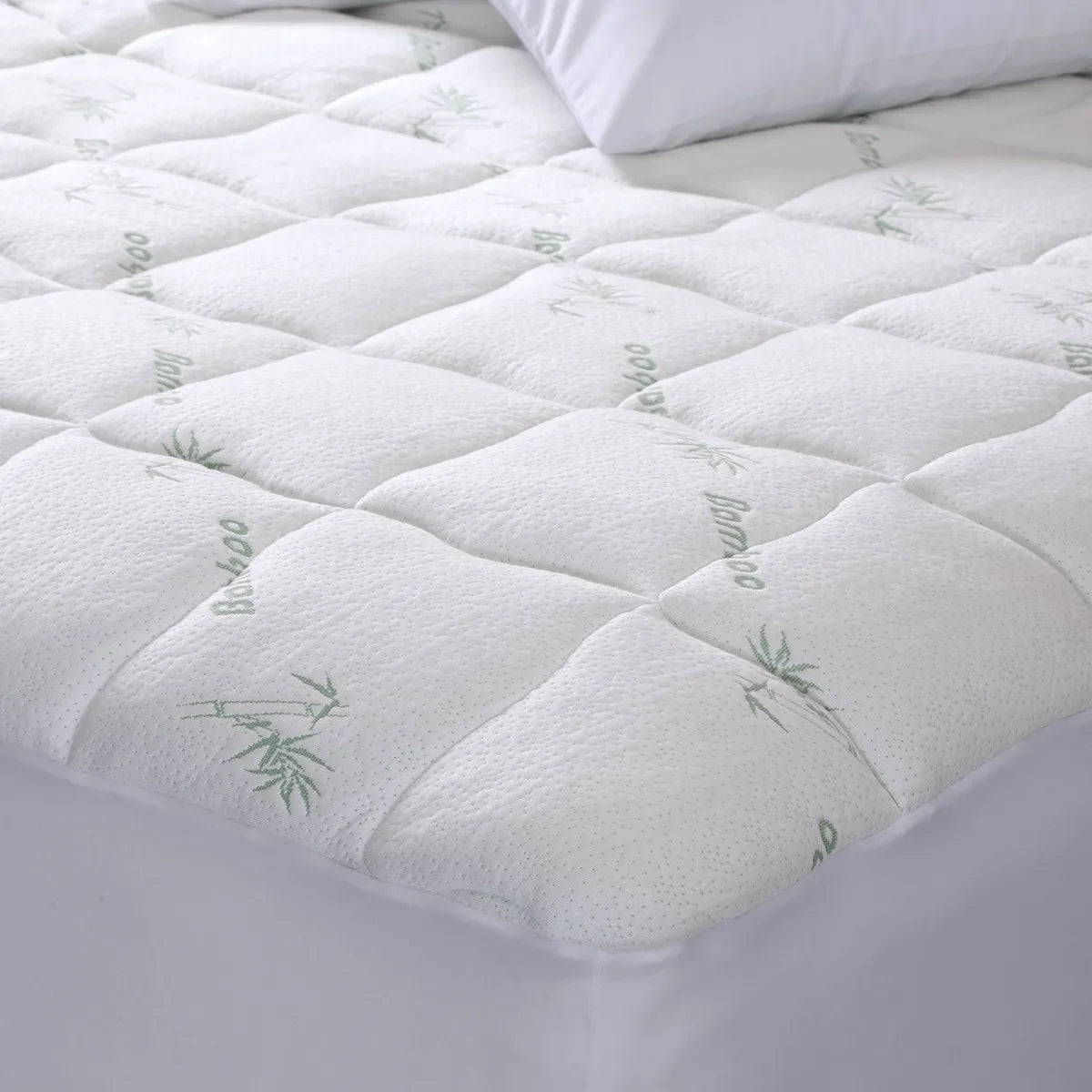 Protector de colchón impermeable con acolchado alto cubierta de bambú marca Cuddledown
